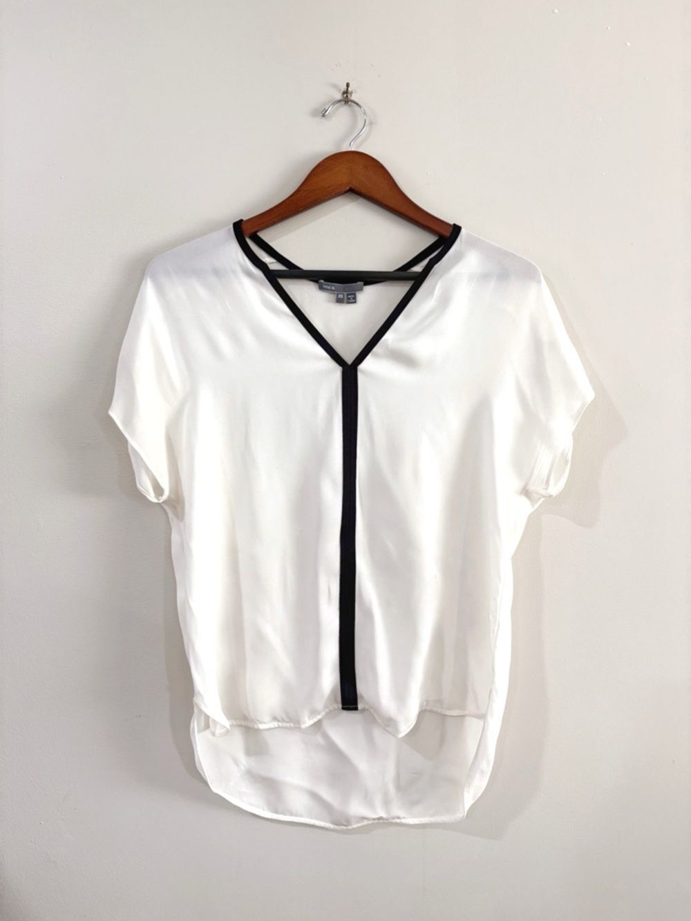 Vince Blouse Women XS Ivory Black Trim High-Low Silky Minimalist Chic Office